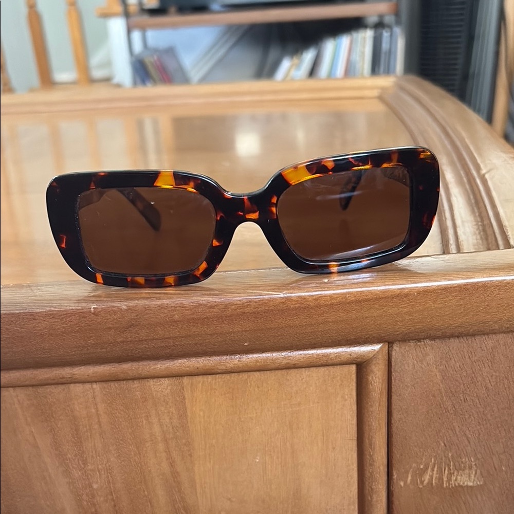 Brown Rectangular Sunglasses With Tortoiseshell P… - image 5